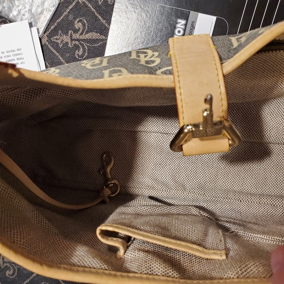 EUC!! Gorgeous Color Dooney!! - Picture 5 of 8